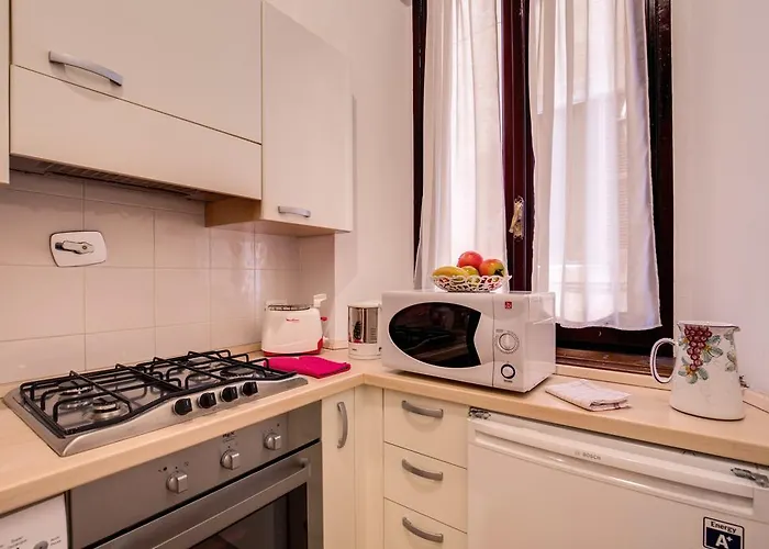 Navona Flowers Apartment *