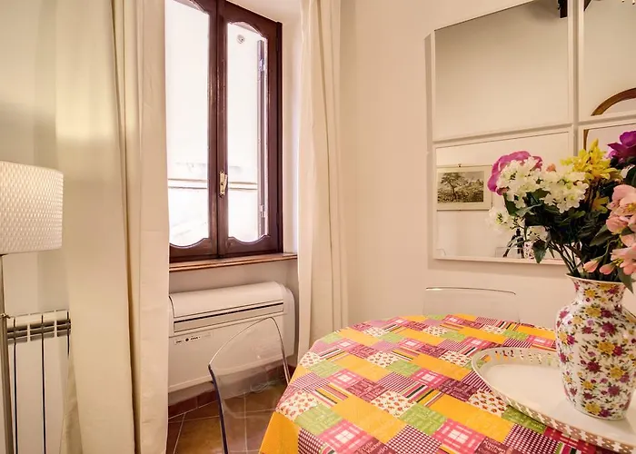 Navona Flowers Apartment *